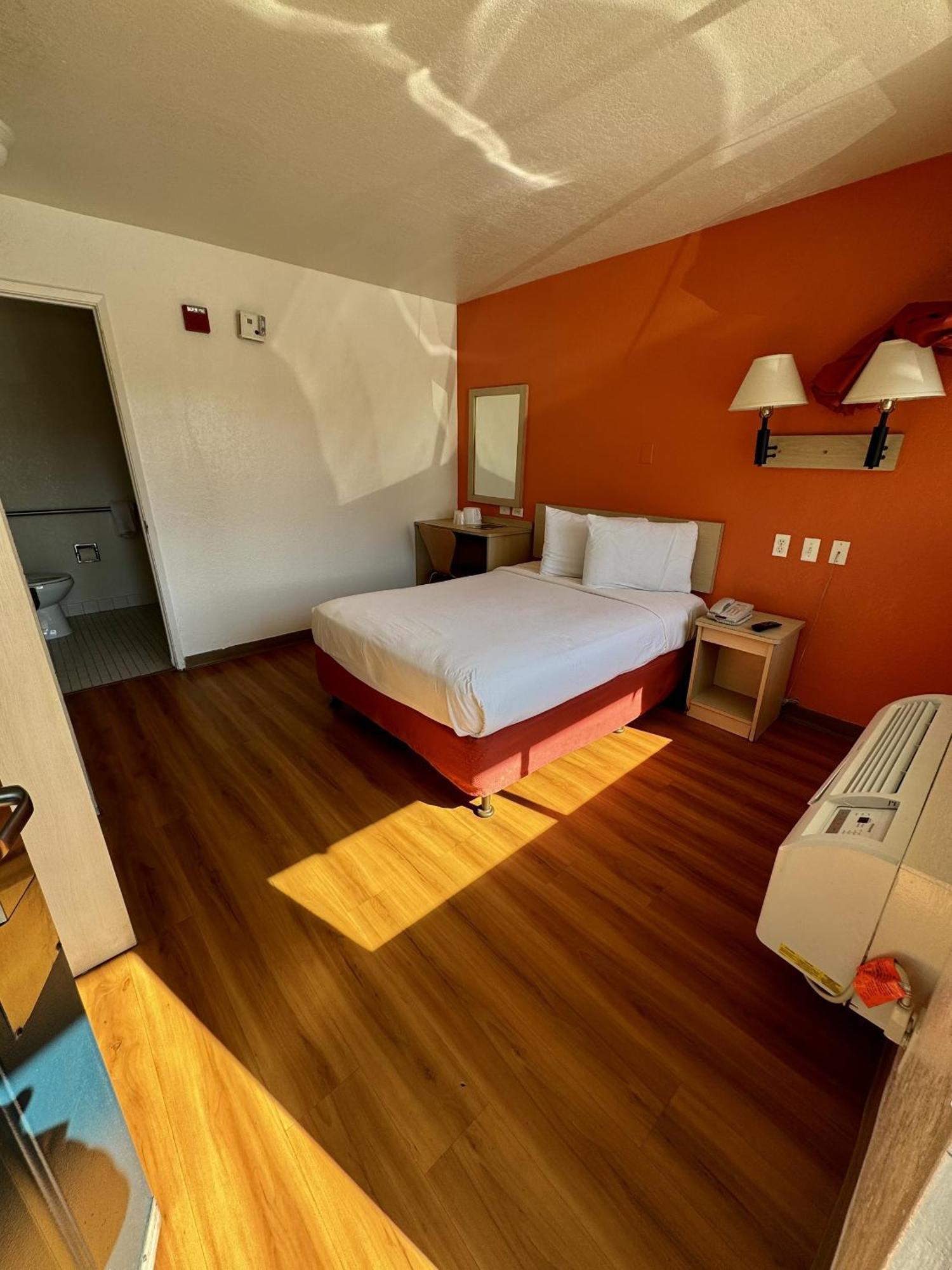 Hotel 6-stanton, Ca 3*