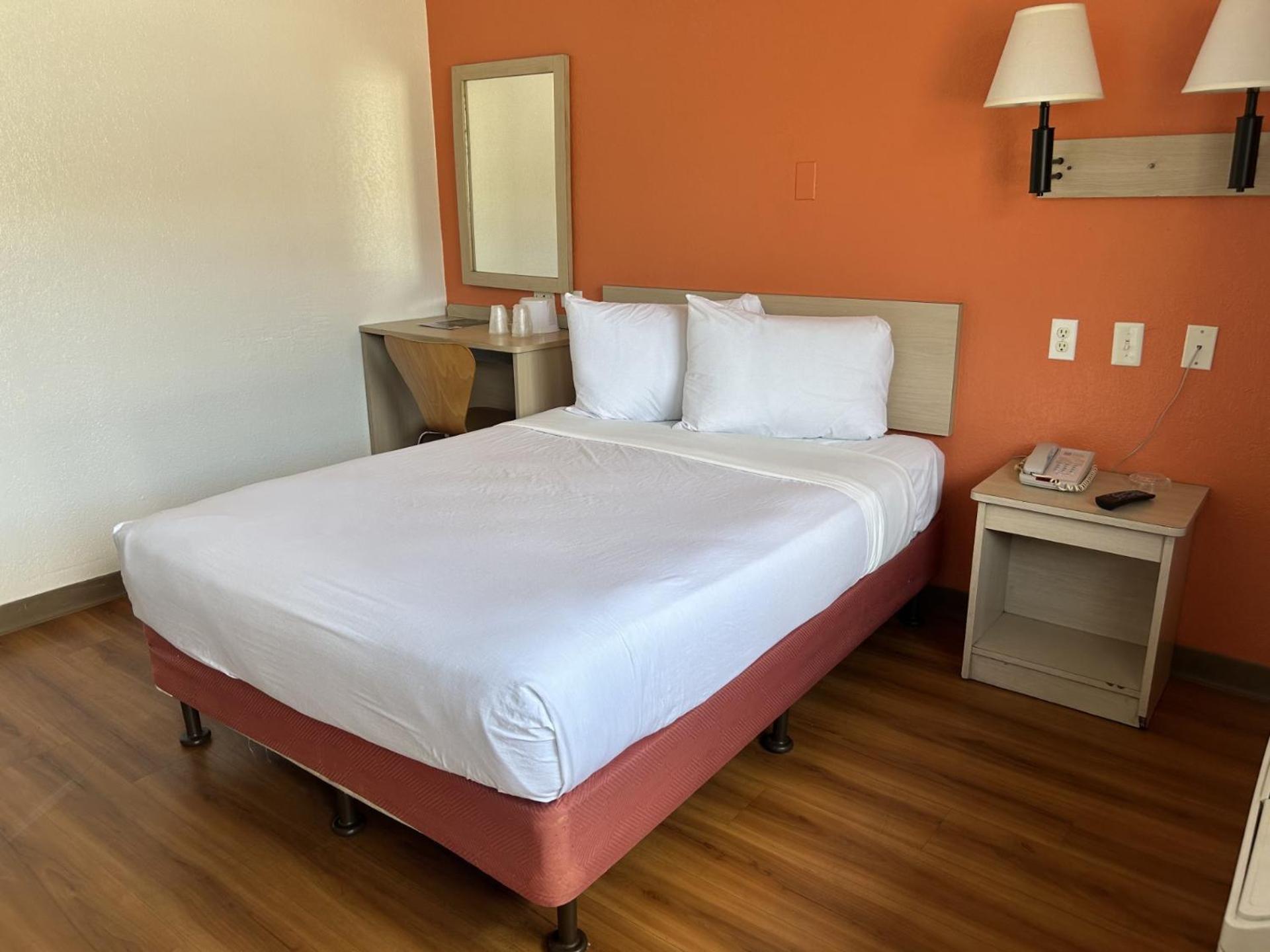 Hotel 6-stanton, Ca 3*