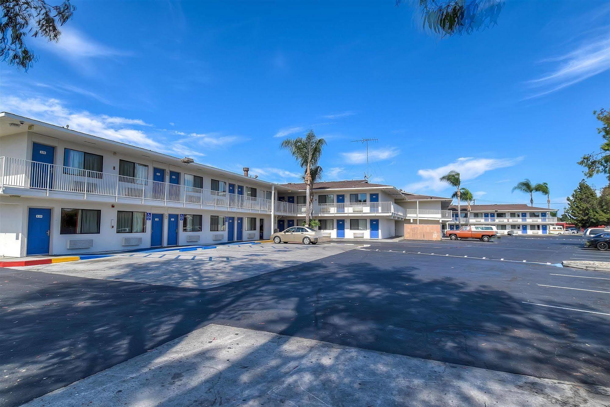 Hotel 6-stanton, Ca