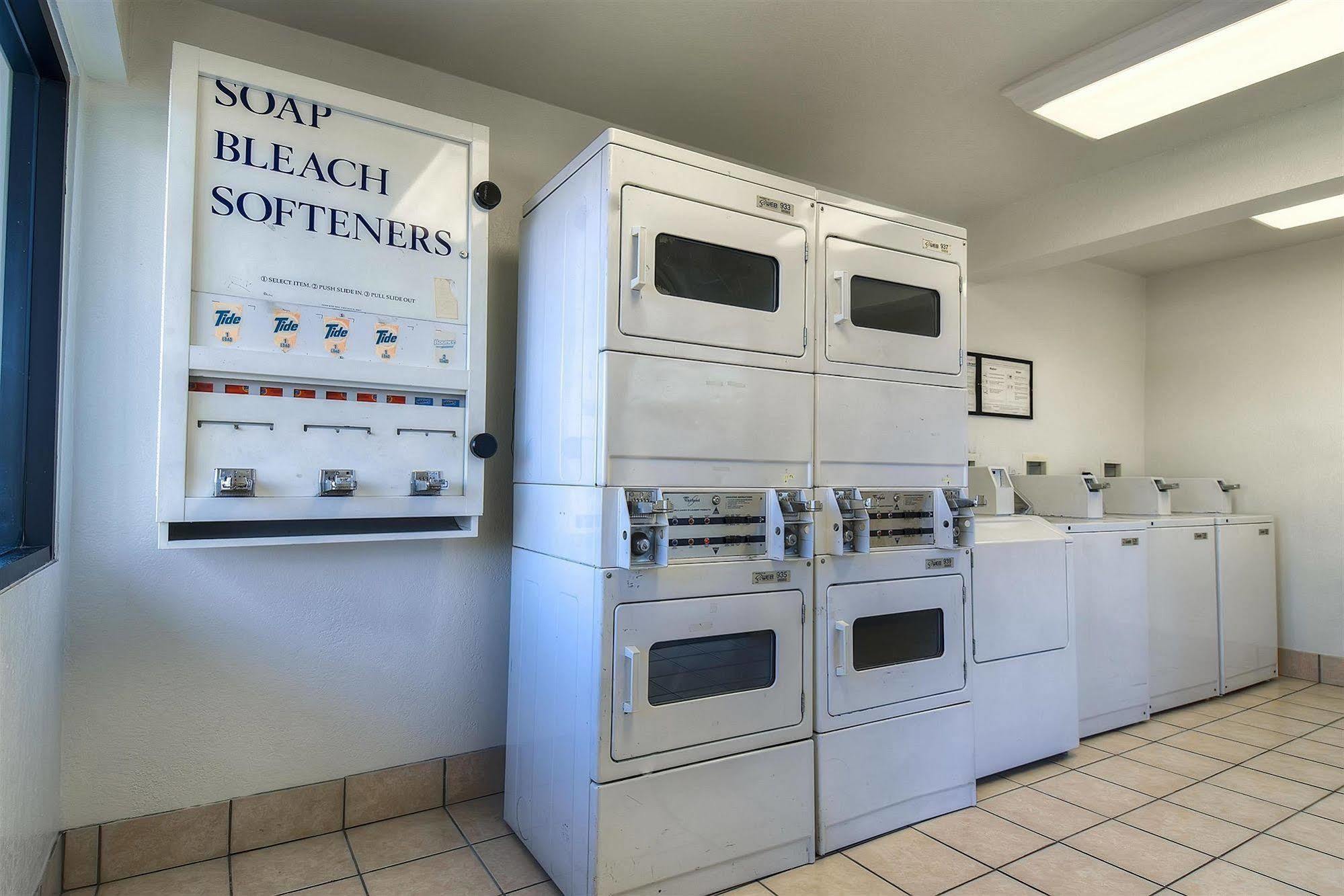Hotel 6-stanton, Ca